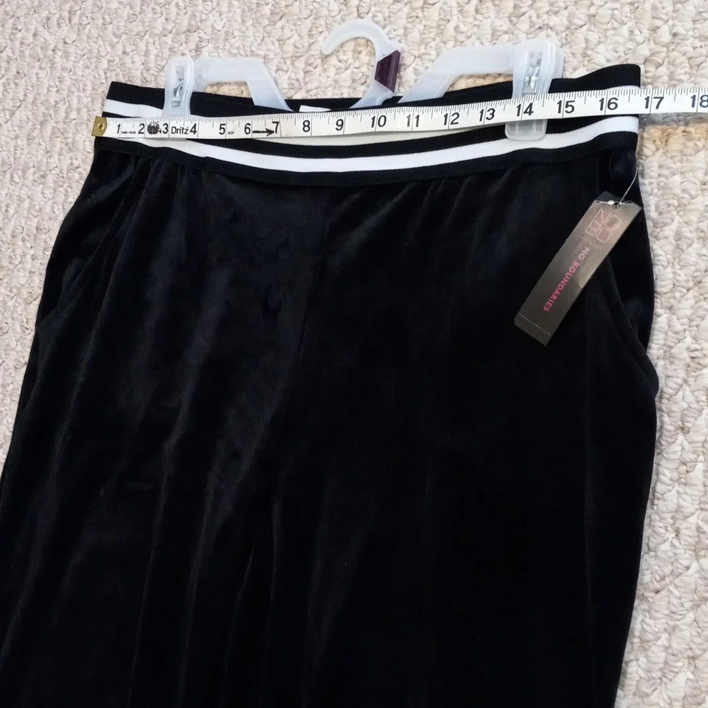 No Boundaries Embellished Jogger athleisure Pants black  high-rise black cozy - Picture 9 of 13